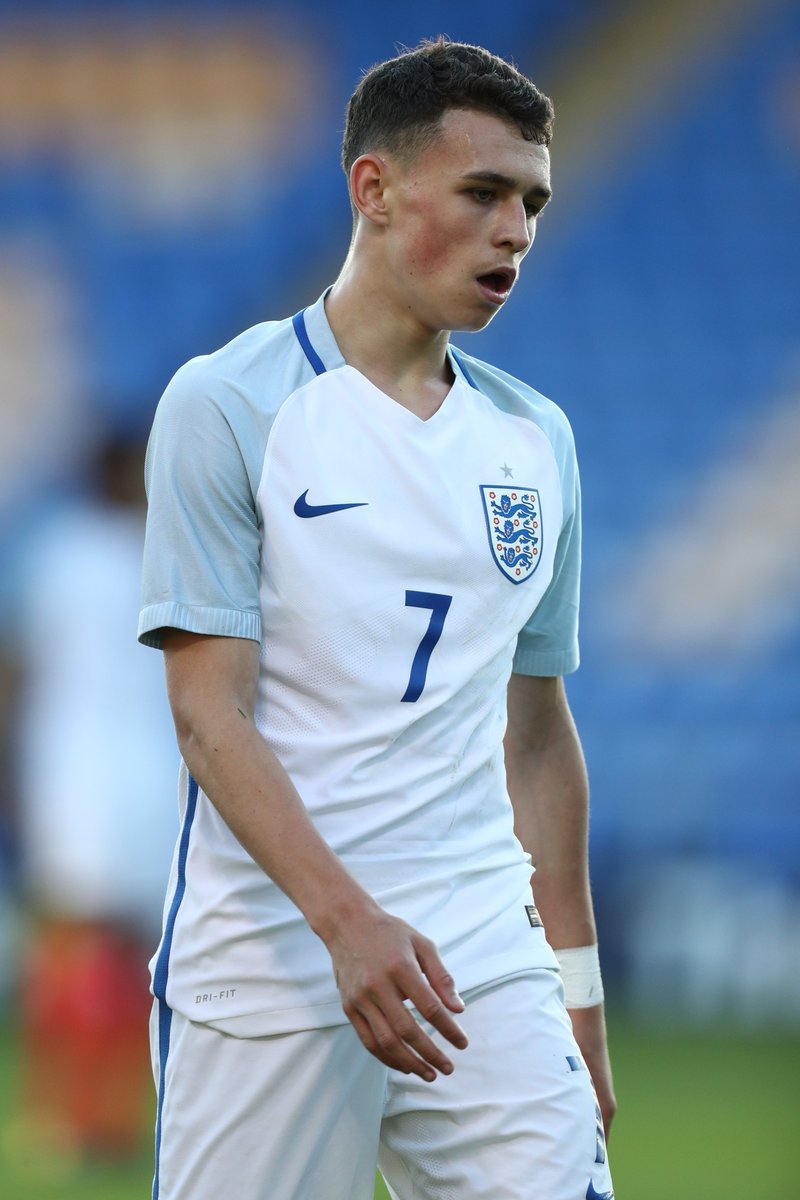 Squawka's tweet photo. In 2017, England won...

◉ Their first U17 World Cup with Phil Foden &amp; Jadon Sancho

◉ Their first U19 Euros with Reece James &amp; Mason Mount

◉ Their first U20 World Cup with Dominic Calvert-Lewin

Four years later, #ENG reach their first men's Euros final with all of them. 🙌 https://t.co/3pZpI56O37