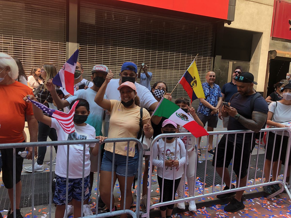 NYCImmigrants's tweet photo. During the pandemic, immigrant New Yorkers made incredible efforts to support our city. In fact, nearly half of our essential workers are immigrants. Today, we're proud to celebrate them and their sacrifices as we continue our recovery for all: Thank You Immigrant New York! https://t.co/go6jLy2AKc