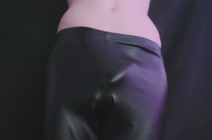 my cock looks kinda big in these pants https://t.co/wm39lhNA38
