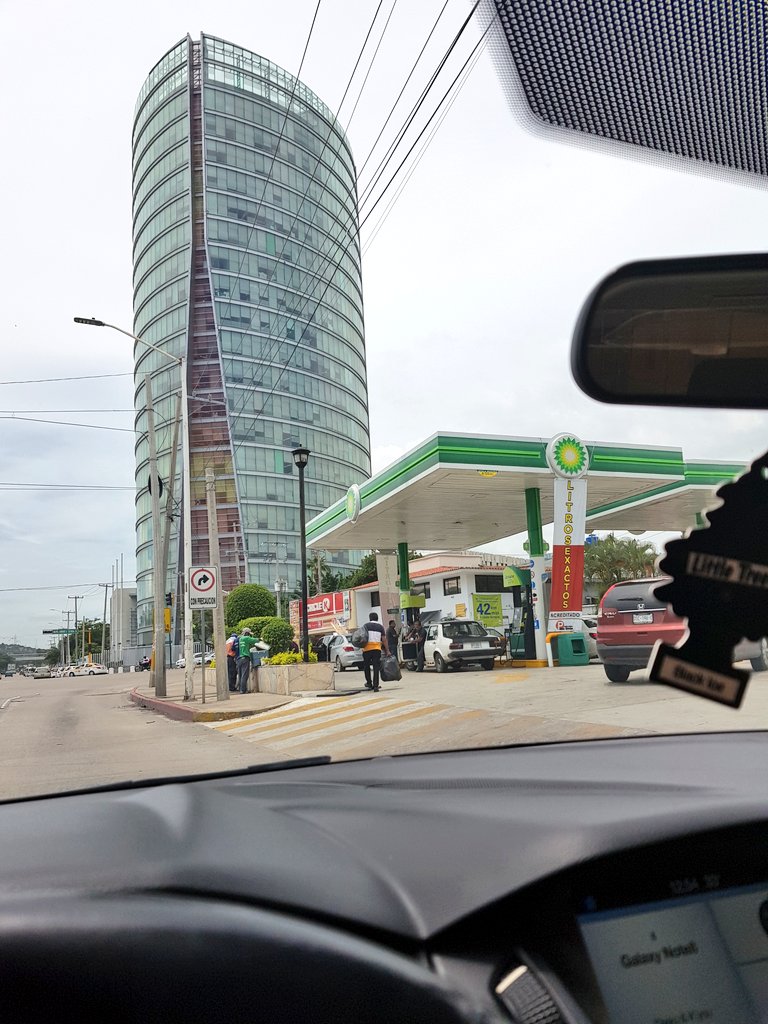 MarcopGC's tweet image. Como me encanta ir a lugares caros jajajaja 😜