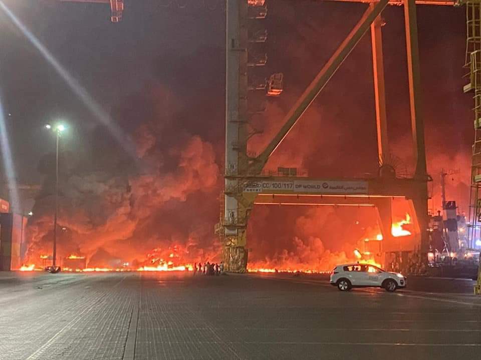 صورة متداولة على وسائل التواصل الاجتماعي لانفجار هائل في ميناء #جبل_علي بمدينة #دبي الإماراتية