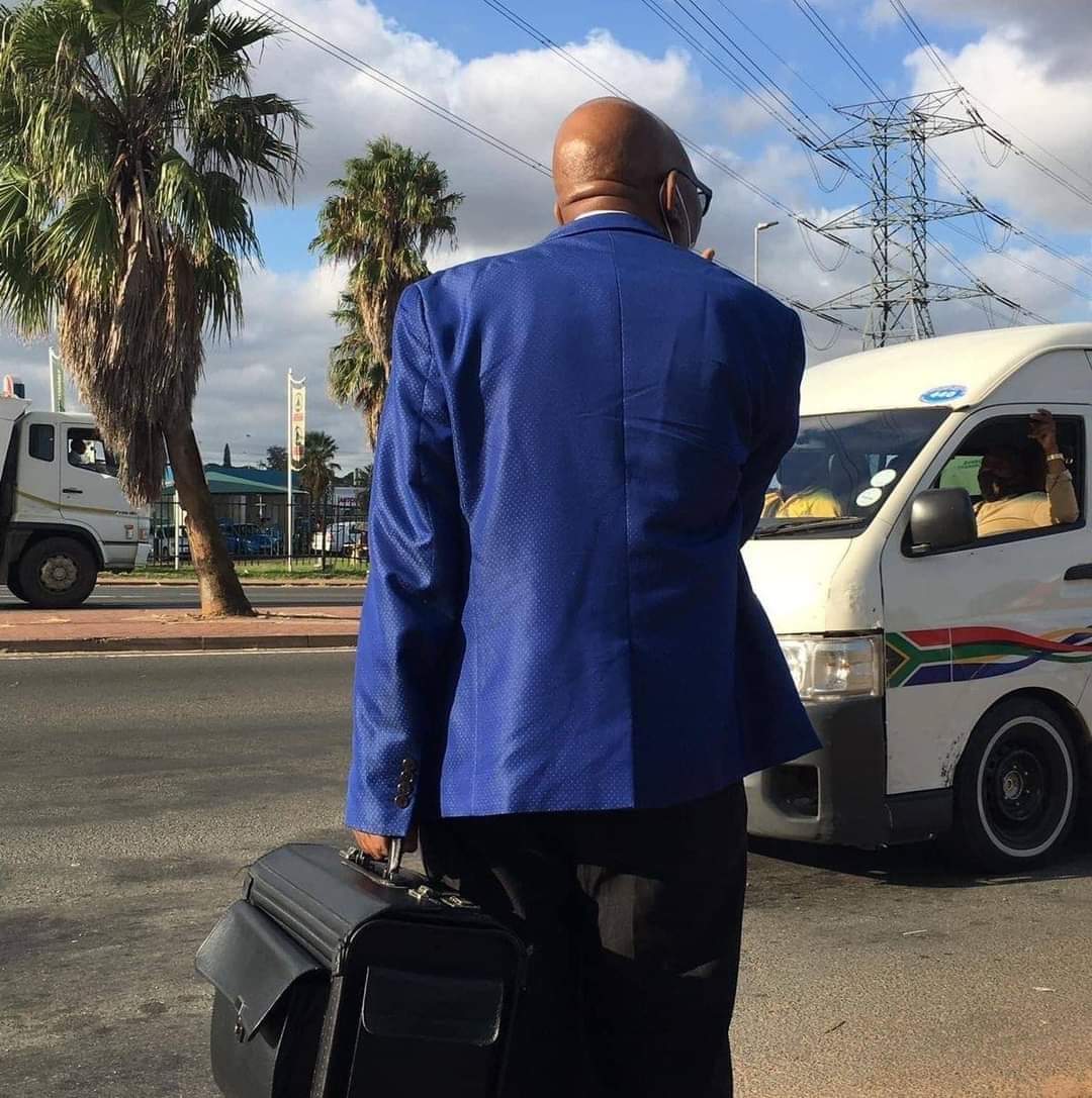 Sabza_DBN's tweet photo. He was last seen in uMlazi Mega City this afternoon. Angazi bayaphi eNkandla🤦🏾‍♂️ #ZumaArrest https://t.co/0tqe6uoi7I