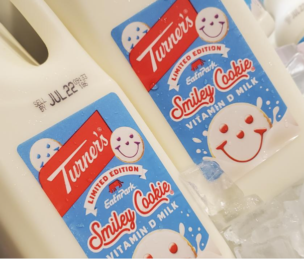 TPManko's tweet photo. Cool? I don't know...you tell me. 🙂#smileycookie #eatnpark #turners #smileycookiemilk https://t.co/Y4Q5t7ugs0