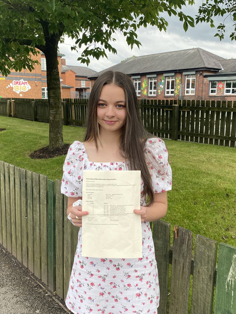 DBA6thForm's tweet image. Fabulous IB diploma awarded to Bethany - well deserved! Bethany will be studying Education &amp;amp; Special Educational Needs @LiverpoolHopeUK 🙌🏻🙌🏻 @BGreenIntSchool