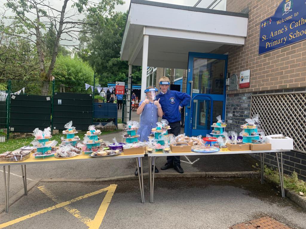 StannesCVA's tweet photo. Today our Head Boy and Head Girl made us beyond #proudtobestannes when they organised and hosted a cake sale and raised a fabulous £140 for Underdog International. Thank you Mrs Rose (FOSA) for your support 💙💛 https://t.co/Zo2VNkTFu3
