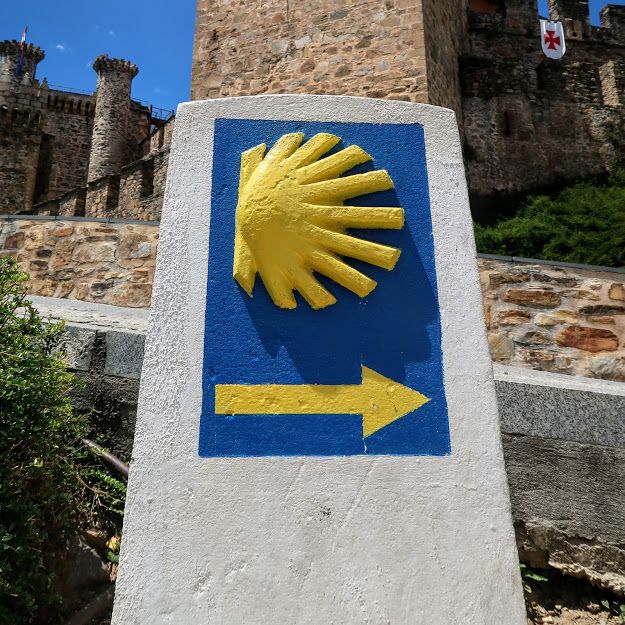 CyclingRentals's tweet photo. Medieval castles, scallop shells and yellow arrows; we are on the road to Santiago de Compostela. Come ride it with us! https://t.co/Gyt8G1m4K1 #caminodesantiago #buencamino #theway #pilgrimslife #cyclingthecamino #bikingthecamino #bikingspain #cyclinggalicia #stjames https://t.co/0qKIGY97sa