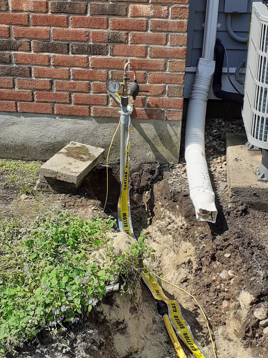 WellesleyPlumb's tweet photo. Working in the trenches adding a new gas line. https://t.co/gZOZ2VKTZs