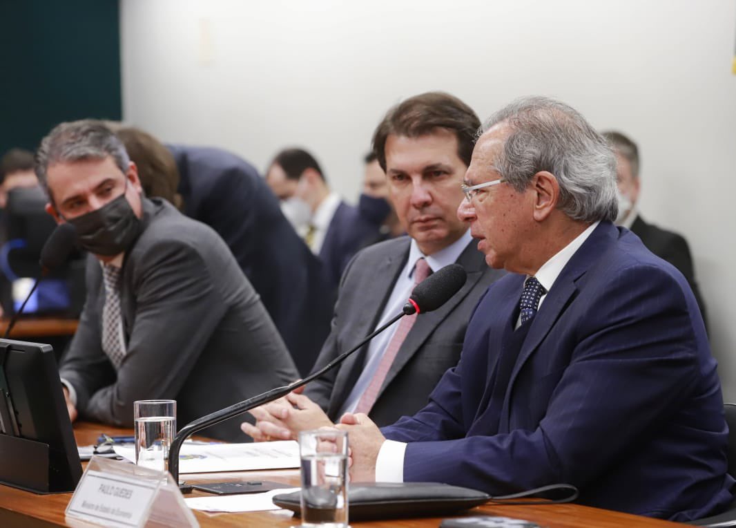 Como presidente da Comissão Especial que analisa a PEC 32/20, vou garantir um debate franco, leal e aberto com o ministro da Economia, Paulo Guedes. O parlamento é o local adequado para o debate, mas sempre respeitoso e de alto nível.