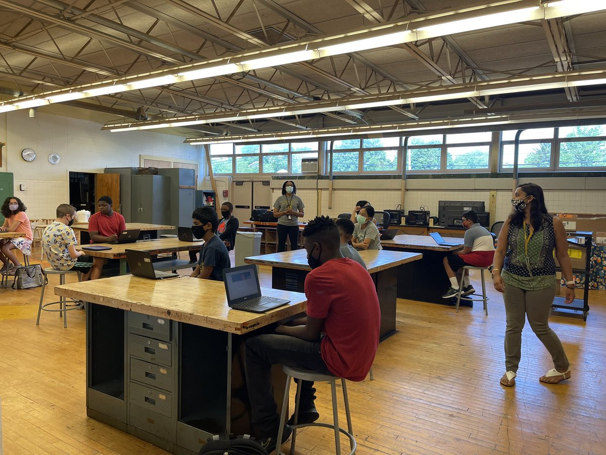 LMooreFMS_FTPS's tweet image. The FMS Art Integration and STEAM Programs are off to an amazing start! @FTPSchools @HurdVPFMS_FTPS @MrPaspects_FTPS @ITCA_FTPSchools