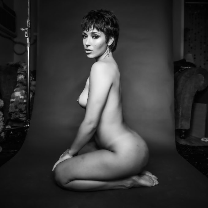 Watch Brooklyn Gray 🫀's leaked NSFW photo on TwXstars