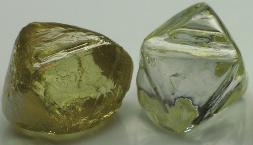 EquityDiamond's tweet photo. #KnowYourDiamonds #DiamondDNA #Australia5
5. Echunga South Australia dodecahedral diamonds with glossy surface characteristics. No major resorption on these diamonds.
@fortunechasi https://t.co/VBXcHv4WyL