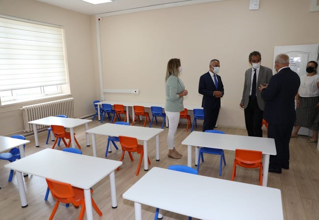 Ayrıca, Bakan Yardımcısı Sayın Mahmut ÖZER, Karahıdır Özel Eğitim Anaokulu’ na Türkiye'de de bir ilk olacak Engelsiz Eğitim Parkının yapılacağının müjdesini verdi.