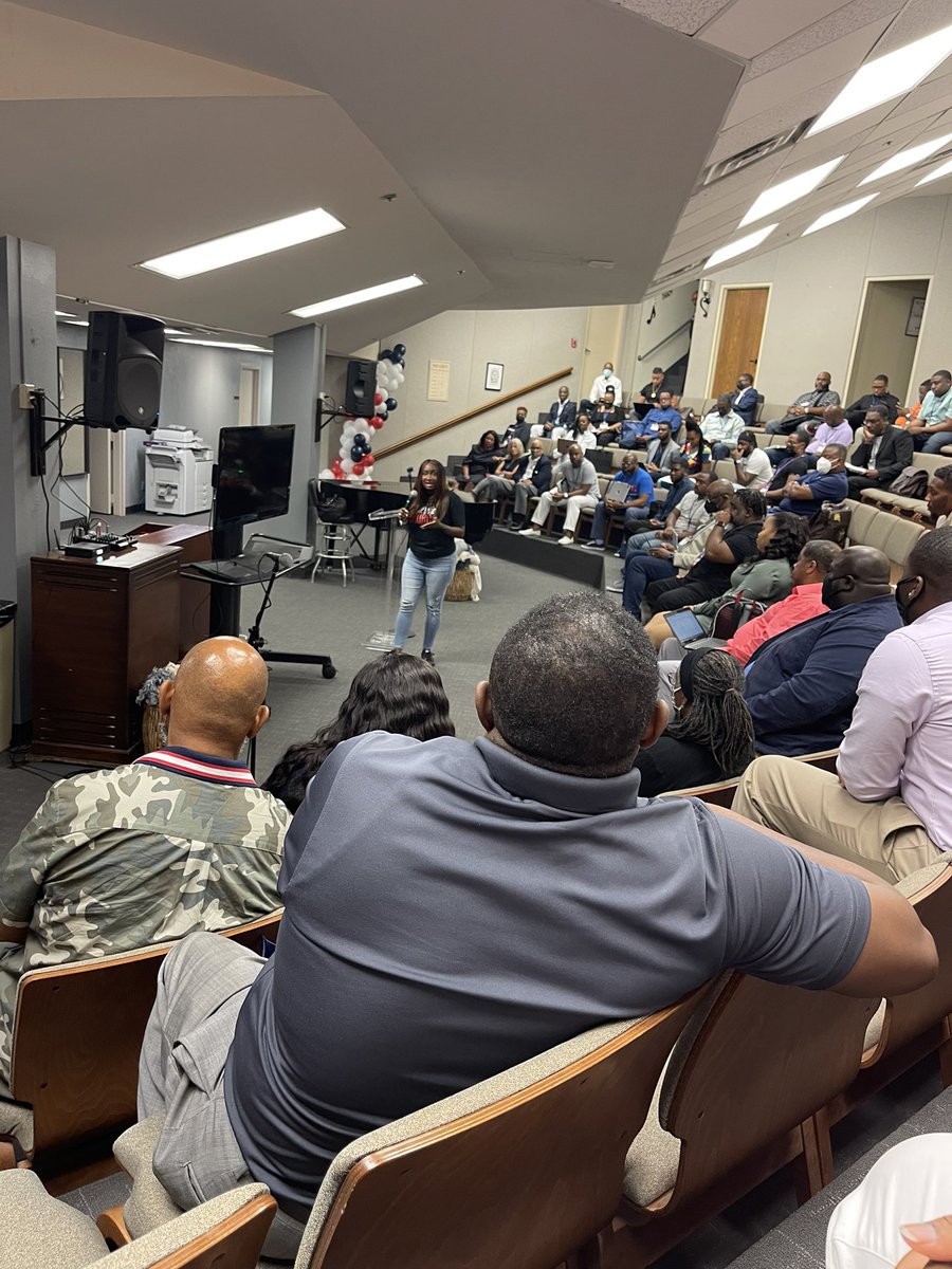 ChrisjBarksdale's tweet image. What a powerful word from Dr. Brianna Parker @BlackMillCafe on Engaging Millennials and Generation Z. I look forward to partnering in the future @EKBPC @PQ_Global_Prep