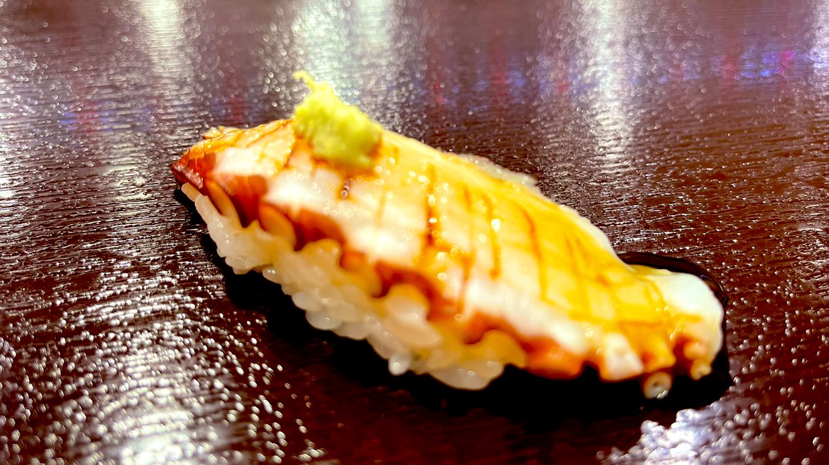 寿司大 7月8日 木 本日も元気に Am6 00 Pm2 00の営業です Pm2 00の閉店に合わせて受付終了 江戸前産の真ダコです 活きてるタコを朝半生に茹でて ツメ 醤油 ポン酢 塩酢橘 どれも美味です その他 松皮カレイ 白イカ チップ イワシ 利尻雲丹