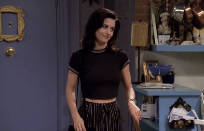 _im2boring_'s tweet photo. Monica Geller in black 🖤 https://t.co/vXIY6ImOkN