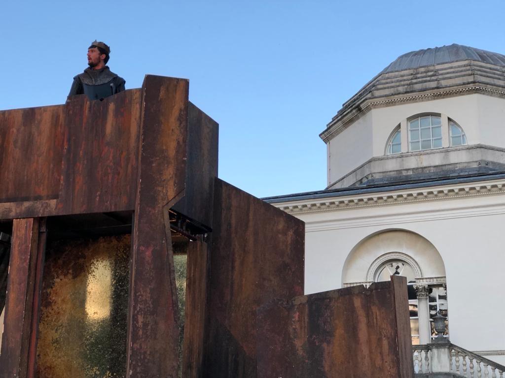 Macbeth in Chiswick House gardens tonight ⁦@Chiswick_House⁩ #welovechiswickhouse