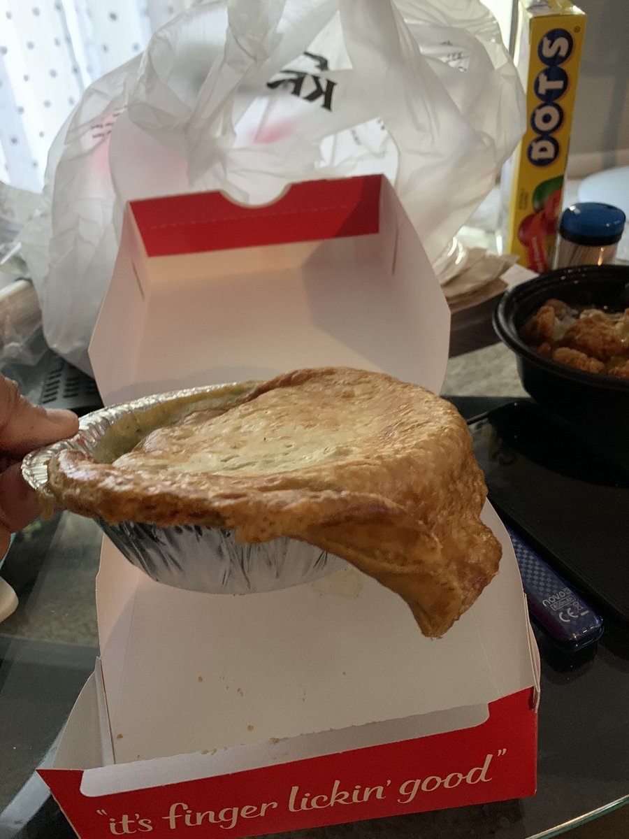 itsraidanbitch's tweet photo. @kfc what in the Humpty Dumpty had a great fall kinda pot pie is this ?! 🤣🤣🤣 https://t.co/mWlHIjNUwC