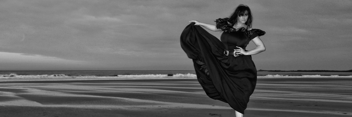 sassy_nashville's tweet photo. I just updated my image on my banner as this represents me , arty , passionate graceful dedicated and I have a pure heart ❤️ to share with u all ❤️🙏sending u all my love always 💜💜💜#beahighwaywoman #devonoday #nashville #podcast #radio #sassyvezay #slowdance #jillfavell https://t.co/68ybOOXZFB