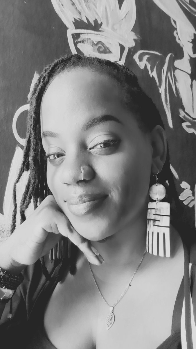 MDacia's tweet photo. Quote this with a pic of you in B/W
#locsStyle 😉 https://t.co/C4XclpOHlK