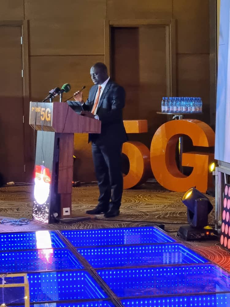 BrelotteBa's tweet photo. Premier pilote 5G au Mali, sur le réseau @Orange_Mali. Une infrastructure qui va révolutionner les usages du numérique au #Mali. Merci Monsieur le Ministre pour votre engagement en faveur du numérique :  #M4Dev #eEducation, #eSante #eGouv @McenMali https://t.co/CncuOu5c5S