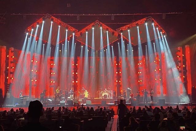 ClayPakyNews's tweet image. Egyptian superstar, Mohamed Hamaki performed live at Jeddah Super Dome, in Saudi Arabia, on June 25. LD #ayaholding lit up the stage by using 48 #SharpyPlus on the upper three squares and 96 #SharpyPlus distributed on each column.

#Claypaky #Jeddah #HamakiXKSA #IgniteYourShow