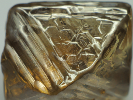 EquityDiamond's tweet photo. #KnowYourDiamonds #DiamondDNA #Australia2 
2. #Hexagons and not #Trigons on the surface (to be seen later series) from Western Australia's Argyle Mine. See illustration at the end. Unique indeed! https://t.co/47v2pys3hU