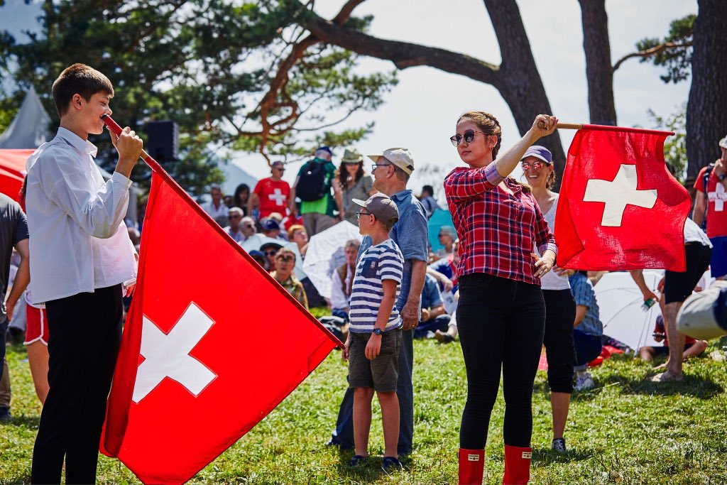 They really make it look so easy! Flag Waving is a huge part of Swiss culture - check out what the ceremony is all about in Episode 13!

followalana.com

#FollowAlana #FollowAlanaSwitzerland #switzerland #traveltvshow