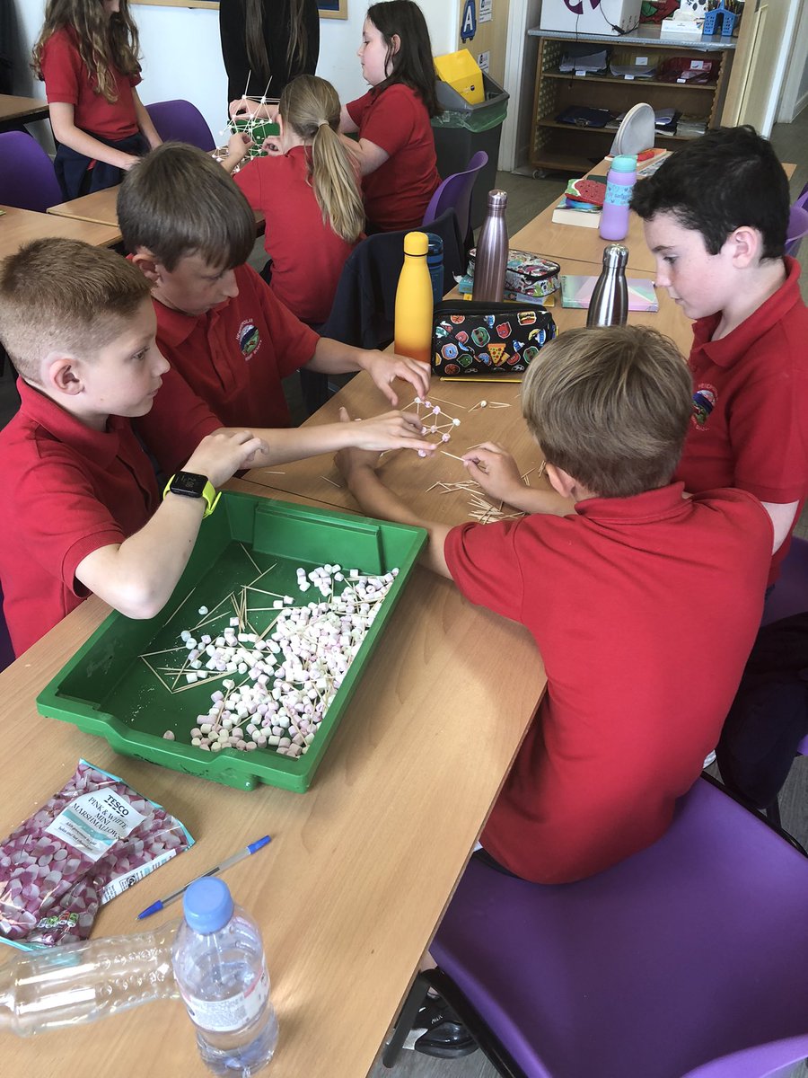 Hendrefoilan's tweet photo. STEM challenge in Year 5 #hdfpy5 #STEMeducation https://t.co/Mgubr15EfS