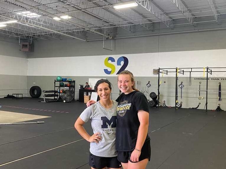 Stopped by @S2_Breakthrough today for some pre-tournament work and got an awesome opportunity to throw live to Michigan softball alum and Athletes Unlimited player Abby Ramirez! THANK YOU <a href="/Abbers410/">Abby Ramirez</a> 🤜 🤛