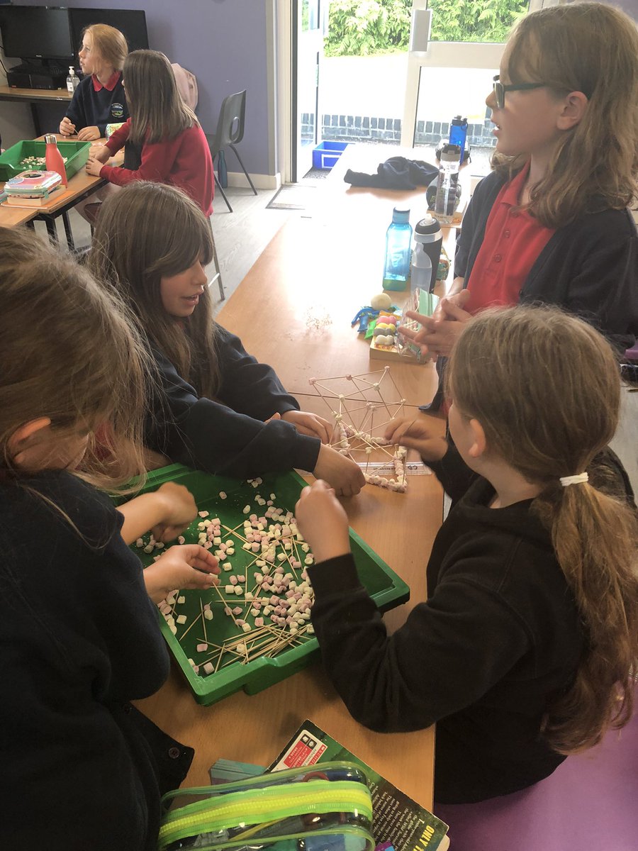 Hendrefoilan's tweet photo. STEM challenge in Year 5 this afternoon. Some excellent groupwork in evidence. #hdfpy5 #STEMeducation https://t.co/w2Qce3ZlRz