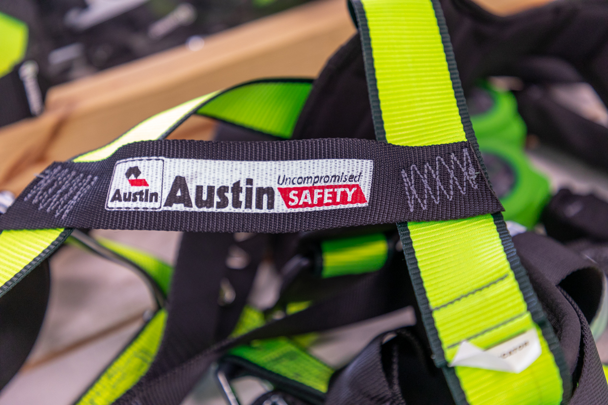 AustinCML's tweet photo. We distributed upgraded fall protection PPE, safety utility knives, t-shirt, and lunch to our Advanced Technology construction team today. Thank you to our employee-owners and trade partners for keeping our jobsites safe. #AustinProud #AustinWaferFabs #AustinSafe https://t.co/dbSoSWeoNO