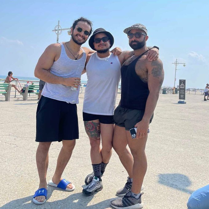 ☀️ Beach day ☀️@GioGrantXXX https://t.co/iBgH2pVO5w