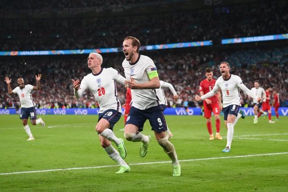 Inglaterra vence (2-1) a Dinamarca  com um golo de Harry Kane no prolongamento e encontra a Itália na final do #EURO2020