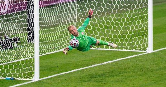 thgkblog's tweet image. Kasper Schmeichel.

After everything that has happened this month, he continues to rise highest, both as a man and a goalkeeper.

Final or no final, trophy or no trophy, Schmeichel has been absolutely immense. He deserves recognition💯🙌

#GKBlog #englandvdenmark #ENGDEN