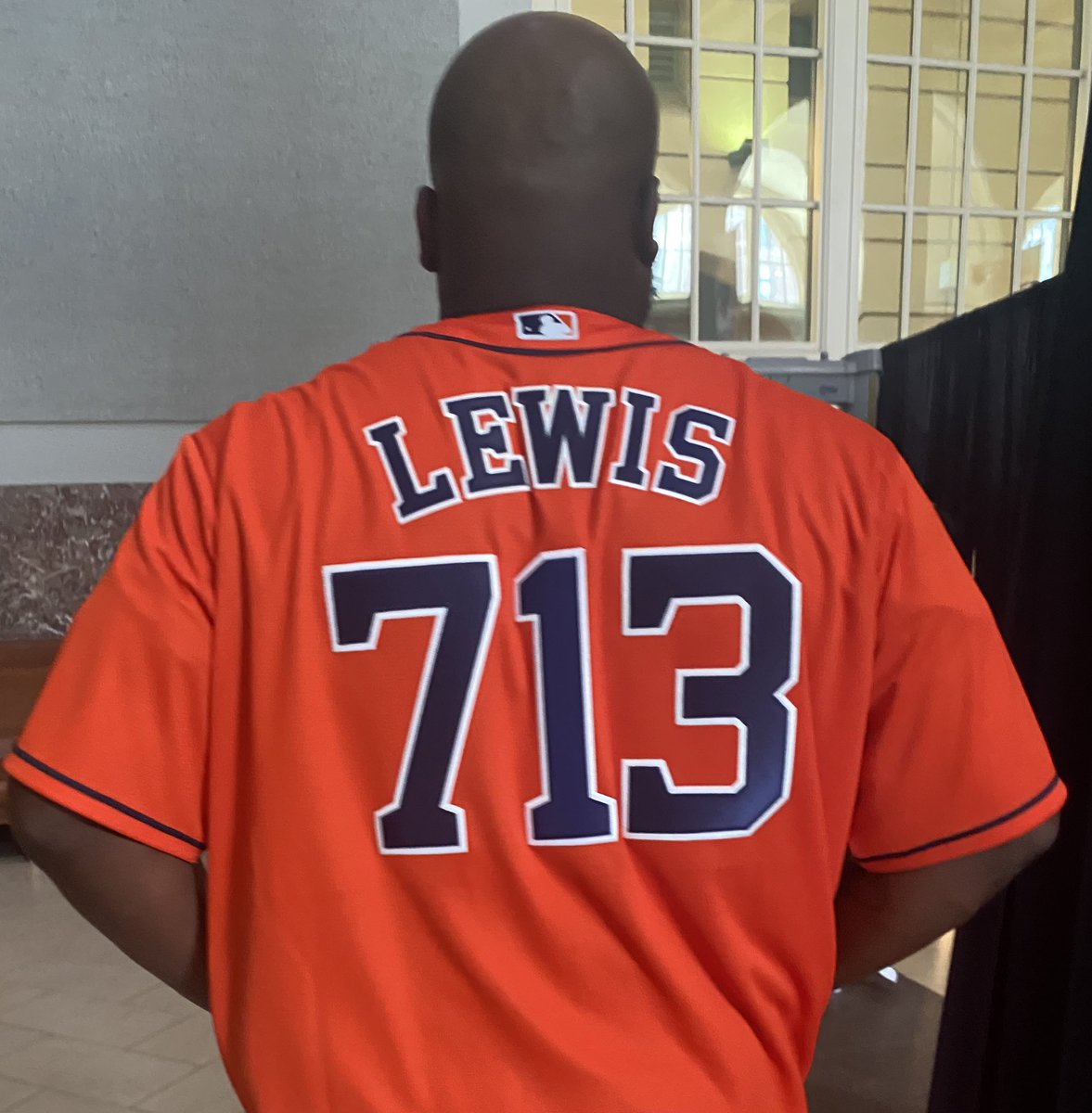 Houstonian Derrick Lewis (@Thebeast_ufc), who will fight for the @ufc interim heavyweight title Aug 7 at Toyota Center, will throw out the first pitch tonight before the #Astros play the A’s.