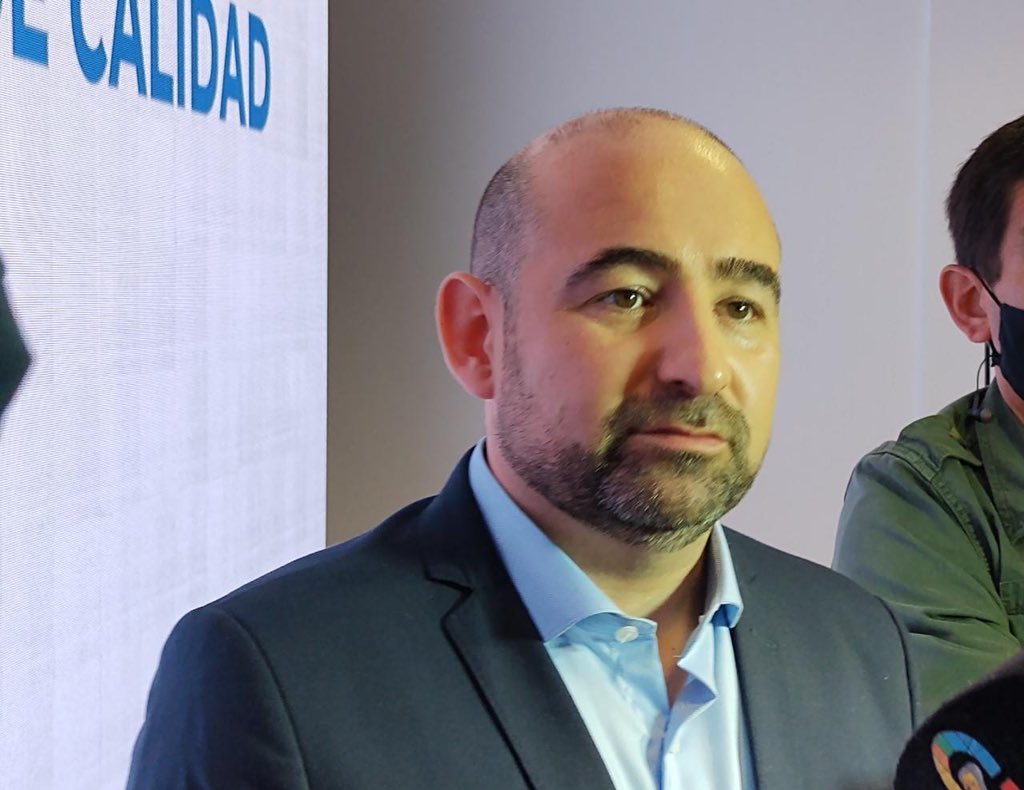 Poner la provincia en marcha.

Tenemos que hacer de Santiago un lugar para invertir y dejar de ser un lugar donde nuestros universitarios estén pensando a qué lugar se van a ir a vivir cuando se reciban.

#SantiagoConTrabajo
#HayAlternativa ❤️🇦🇷