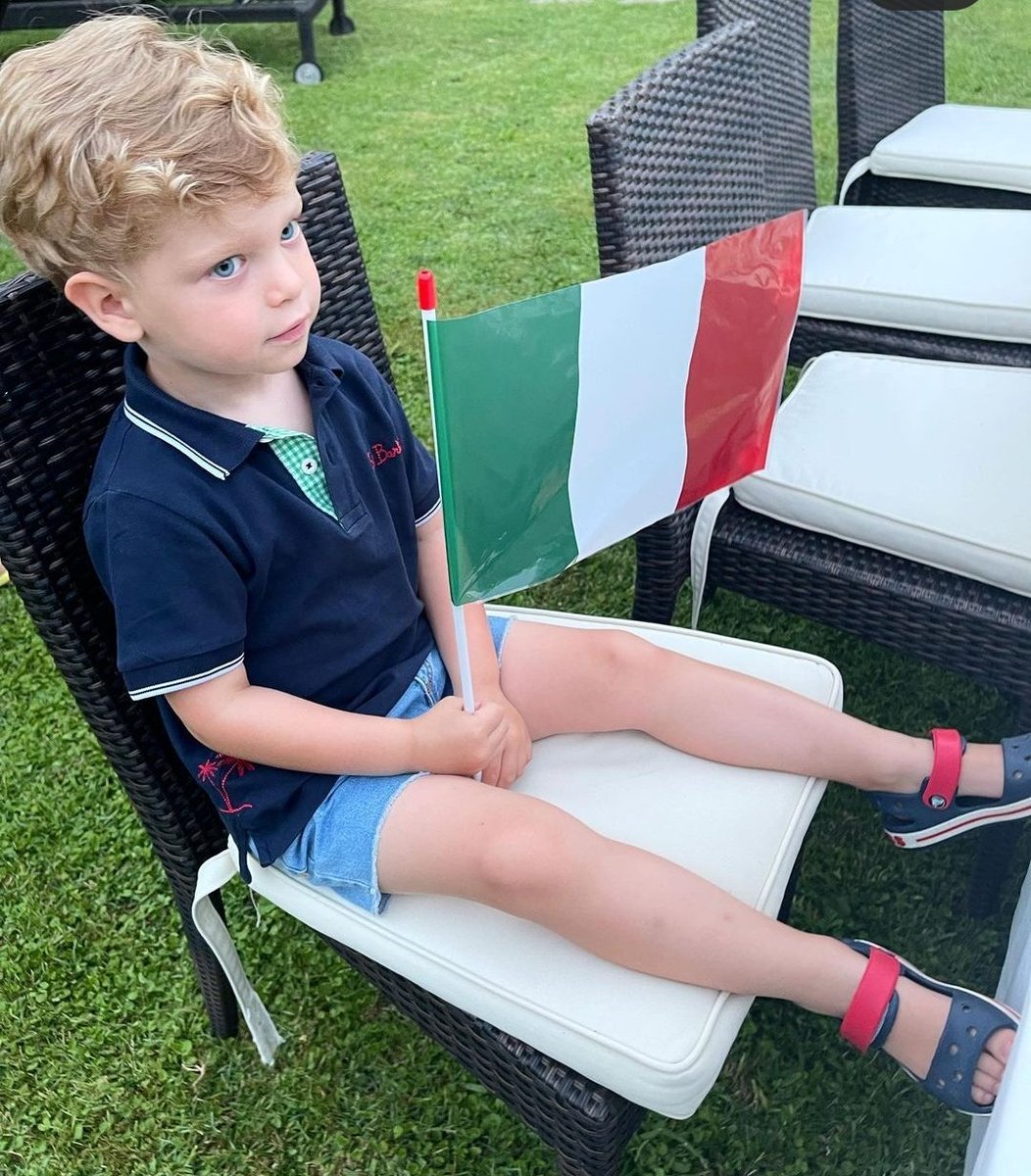 funkybumblebee's tweet photo. Quindi è ufficiale!
Domenica scontro tra principini #ENGITA #italiainghilterra #EURO2020 https://t.co/xVzKFCSCw1