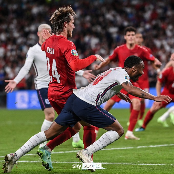 GrahamSpiers's tweet photo. I'm genuinely chuffed for Gareth Southgate and England. This is a magnificent football team. But is no English commentator or pundit able to come out and say: "What a terrible decision. What a dive."
If the Danes had been handed such a penalty call England would be in uproar. https://t.co/uRqMI0YtsK