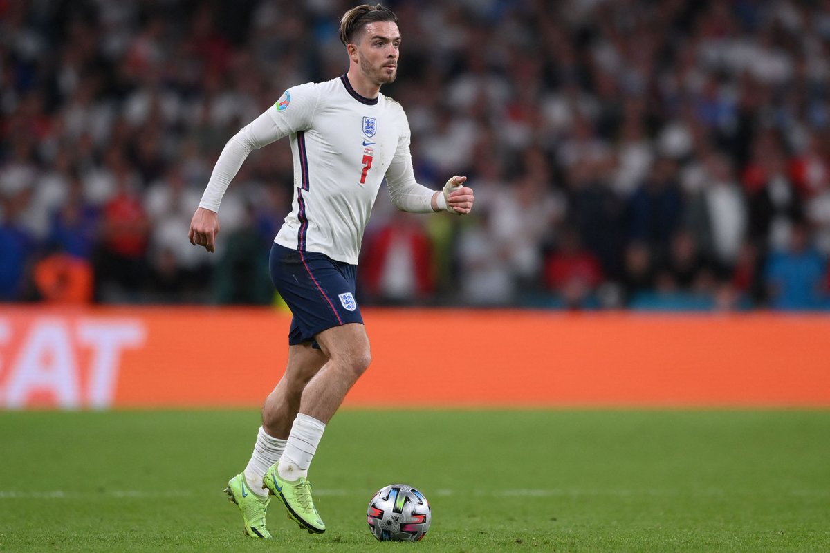 AVFC_News's tweet photo. Gary Neville: "It's an embarrassing moment for him."

Ian Wright: "I feel for Jack but it's about the team."

Jack Grealish came on at 69 minutes at 1-1.

He came off 37 minutes later at 2-1.

#ENG #AVFC #EURO2020 https://t.co/EC0NLiSVW4