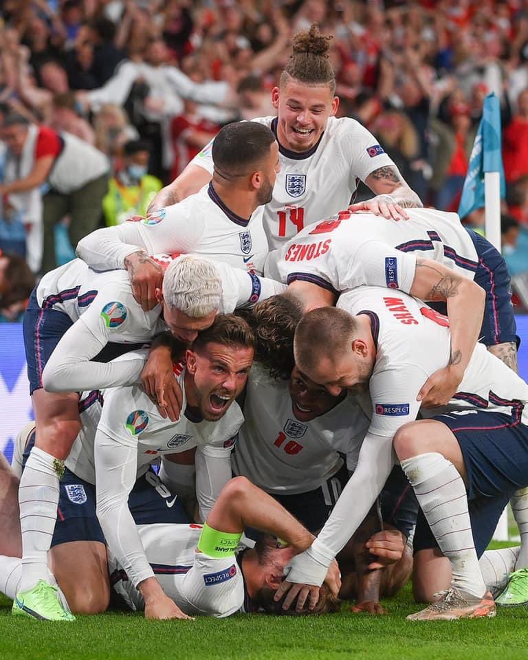 EmmaColledge's tweet image. God why am I getting emotional at football🥲ITS COMING HOME LADS🤩🏴󠁧󠁢󠁥󠁮󠁧󠁿