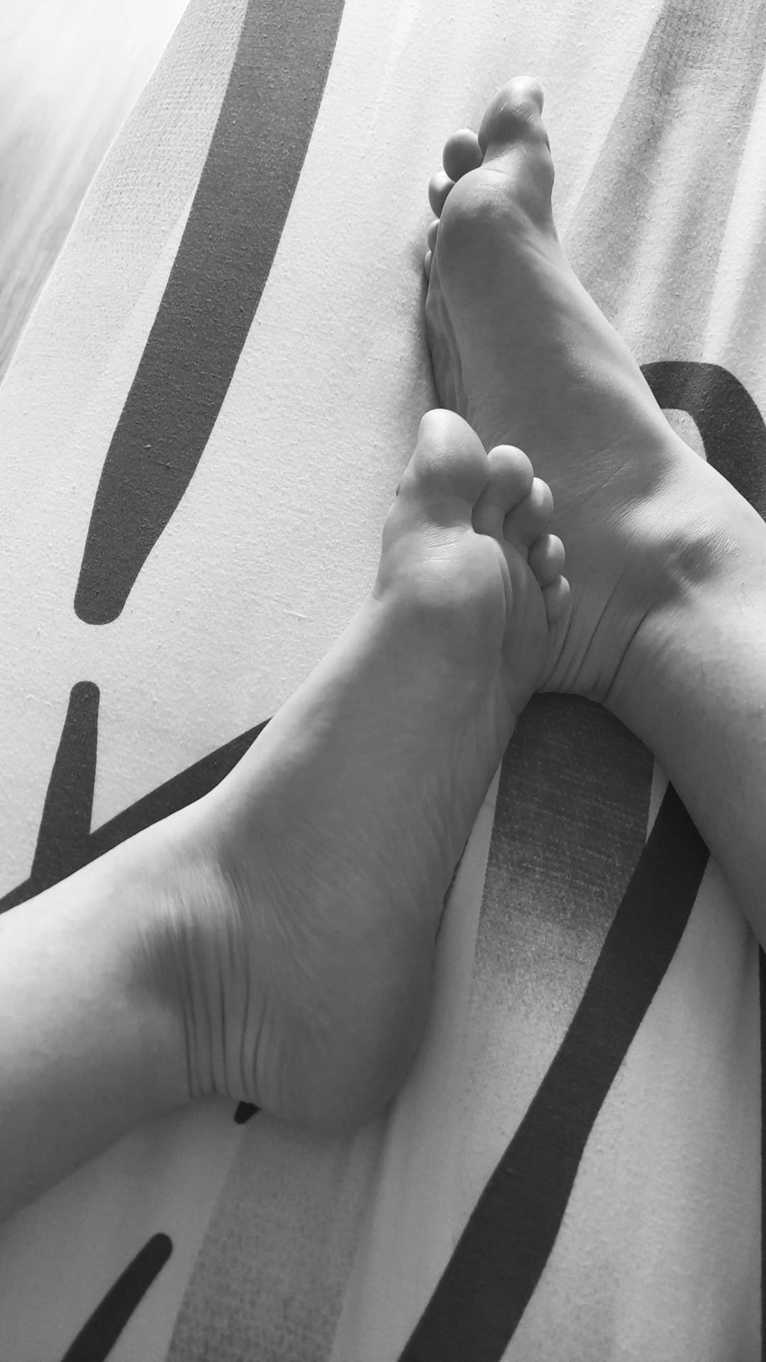 feet-random-feet-twitter