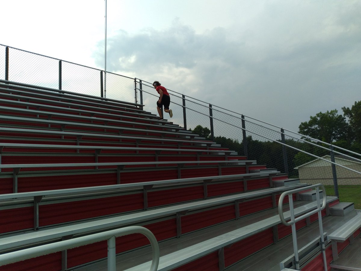 wyguy2022's tweet photo. Dead week? What's that? Only means no coaches can watch you grind! Gotta grind so you can shine on the field! #Grind #earnit #SeniorSeasonLoading #securethe💰 https://t.co/sURwtvd0BP
