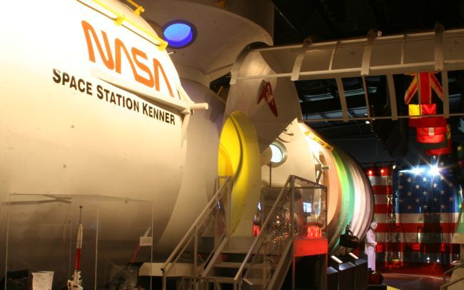 TheHeathernaut's tweet photo. @astro_jaz Seeing the space potty (#WasteCollectionSystem) in the ISS mock-up in the Space Station Exhibit in Kenner, Louisiana on a 6th-grade field trip. https://t.co/v3xvvfR3QE