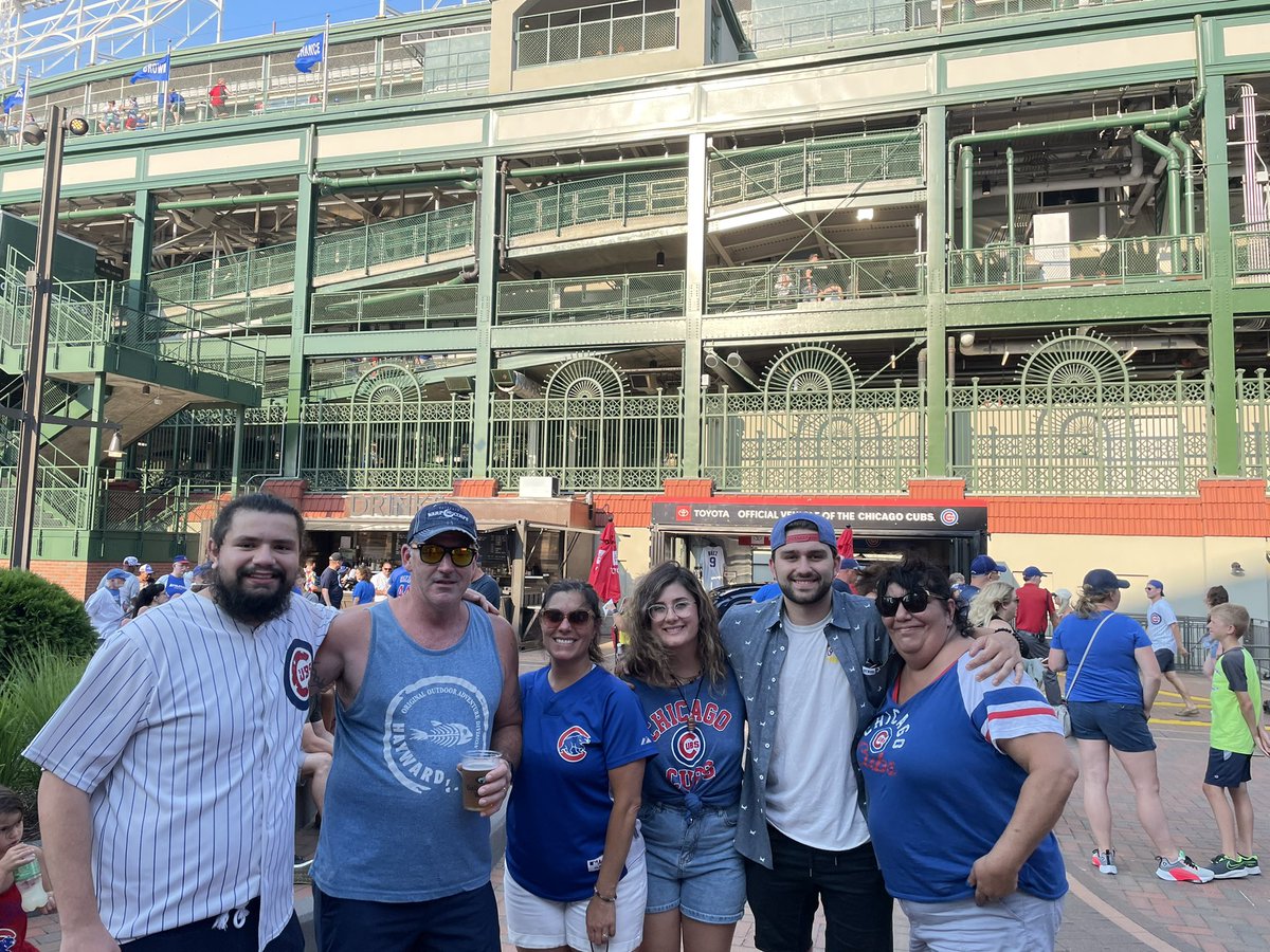 vschultz72's tweet photo. @ARizzo44 @MarqueeNetwork @Cubs My pediatric cancer fighter and lifelong Cubs fan (on the left) thank you for fighting along with us! https://t.co/aXFw5lpAqo
