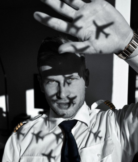 Was ist Deine ewige Leidenschaft? #blackandwhite #portrait #captain #pilot #uniform #love #passion #leidenschaft #deutscherblogger #fürdich #trends #aviator #aviationdaily
What is your passion?