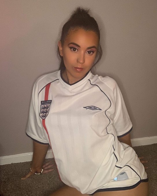 Never stopped me dreaming ⚽️🏴󠁧󠁢󠁥󠁮󠁧󠁿 https://t.co/2HwHio4RO4<a href="/tag/mondaymotivation"class="tags"><span>#mondaymotivation</span></a><a href="/tag/mondayvibes"class="tags"><span>#mondayvibes</span></a><a href="/tag/mondaymorning"class="tags"><span>#mondaymorning</span></a>