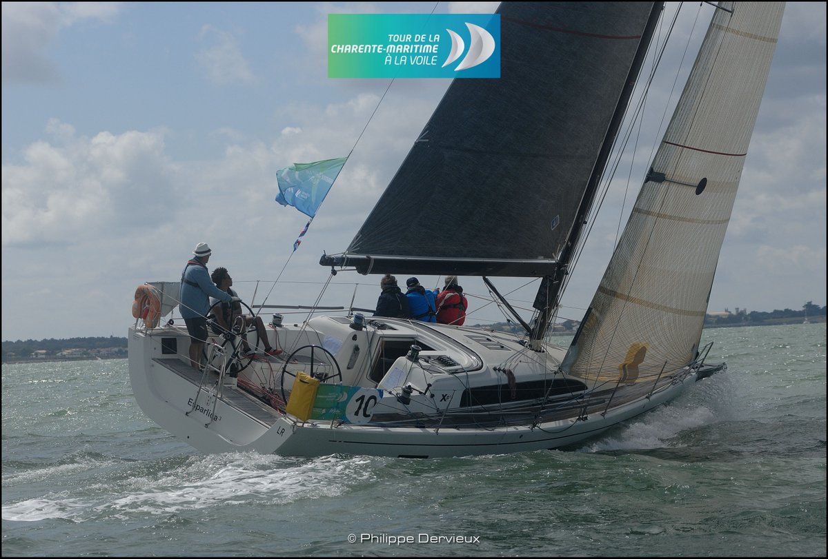kinenveux's tweet photo. 1ère course du Tour de la Charente-Maritime à la voile, de belles conditions de navigation pour cette entame régatière 👍 et au final un super accueil du Port de St Martin de Ré ... la fête peut continuer sur ce beau rythme 😎
#tcmvoile #tourvoile17 https://t.co/5pGEEwrTEe