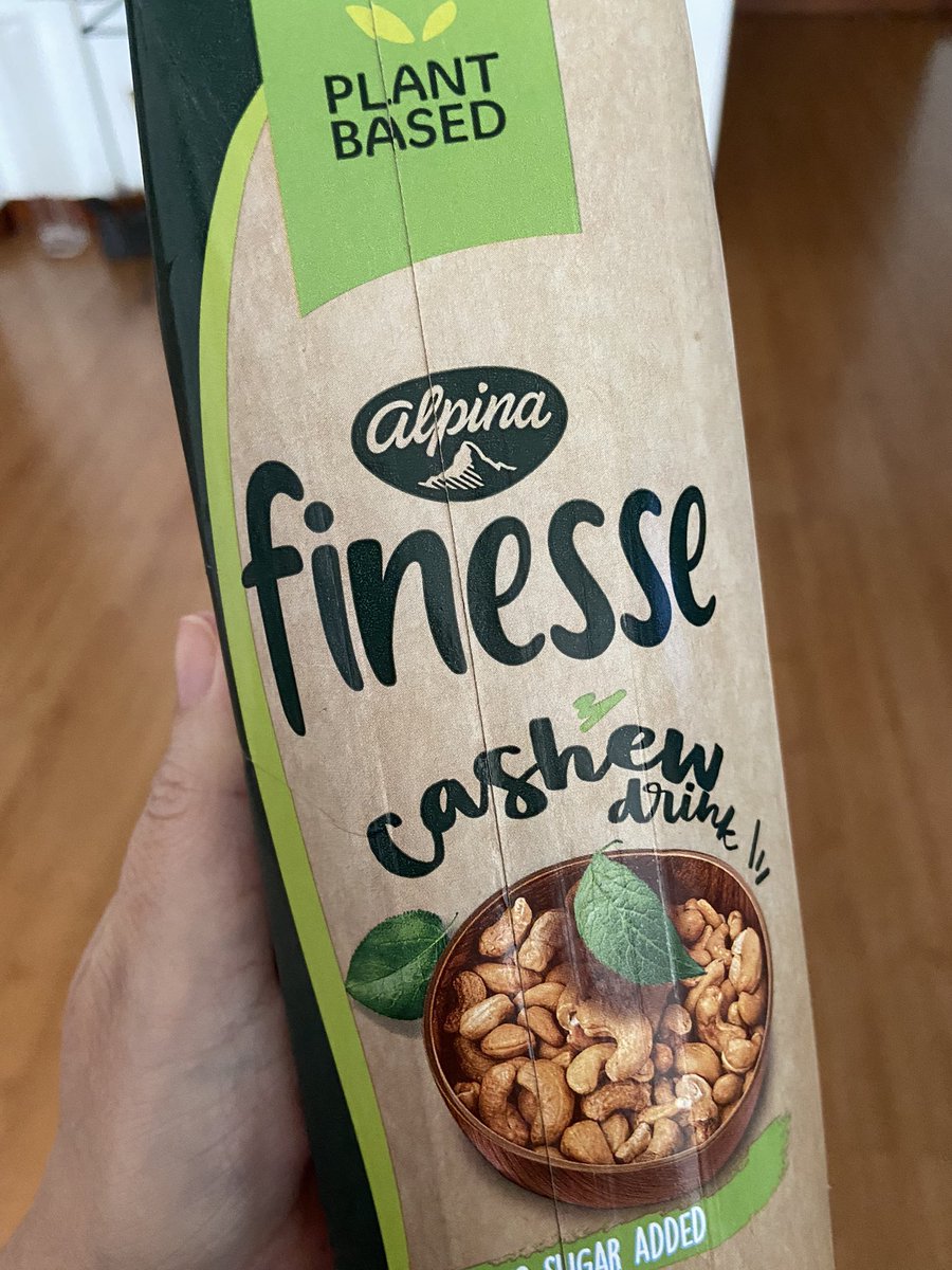 dianaeme's tweet photo. Una apuesta deliciosa e importante: la línea de origen vegetal de @Alpina. Tiene productos deliciosos como esta bebida de marañón 😋 y al consumirla, apoyo a campesinos del Vichada que comienzan a cultivarlo. 
Ahora me tomo un vasito al desayuno.
#AlpinaOrigenVegetal #Patrocinado https://t.co/22R4YvFAzj