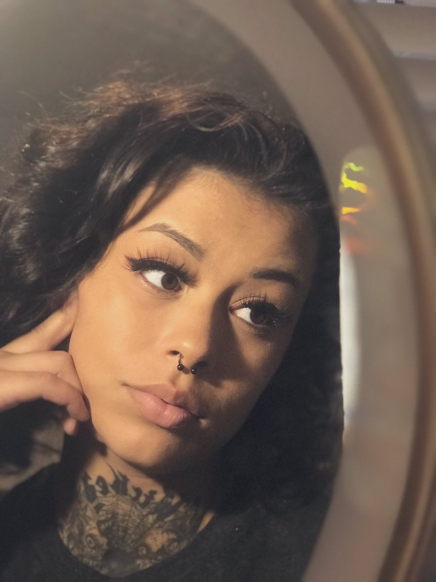 cellllaaa's tweet photo. idk i just liked my make up https://t.co/m29YGk5mkh