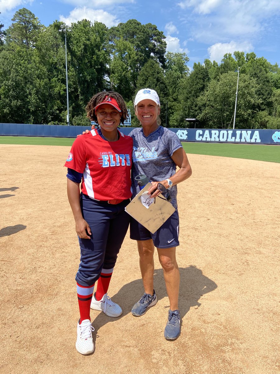tiabeckham2023's tweet photo. BIG thanks to @UNCCoachPapa and @MaryJoFirnbach for having me out at the @UNCSoftball camp. I learned so much from two @ACCsoftball legends. Fun time hitting with the Heels🦶🏽💪🏽🥎 @EliteFusetti #Beckham #Eight6Four #Motivation https://t.co/AxcmQjSo7E